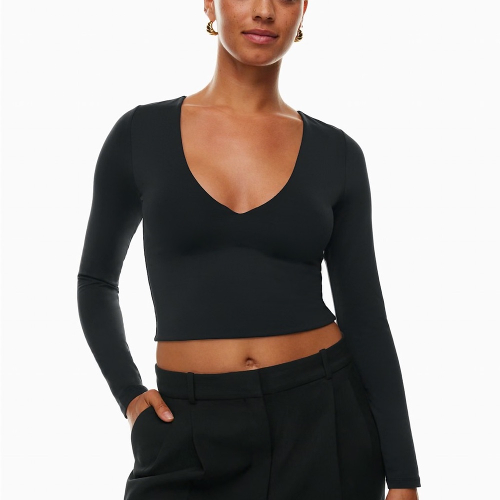 BabatonBlack Long Sleeve V-Neck Crop Top